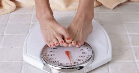 سبب عدم نزول الوزن مع الرجيم والرياضة.. نصائح قبل أن تغير نظامك الغذائي