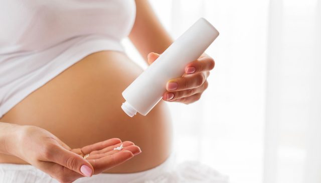 الاهتمام بالبشرة اثناء الحمل.. ما يجب استخدامه وتجنبه في علاج البشرة 1 الاهتمام بالبشرة اثناء الحمل