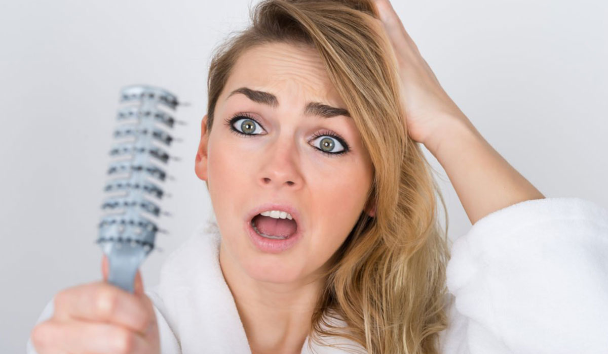 علاج تساقط الشعر الدهني.. بخطوات منزلية بسيطة لمظهر صحي لامع