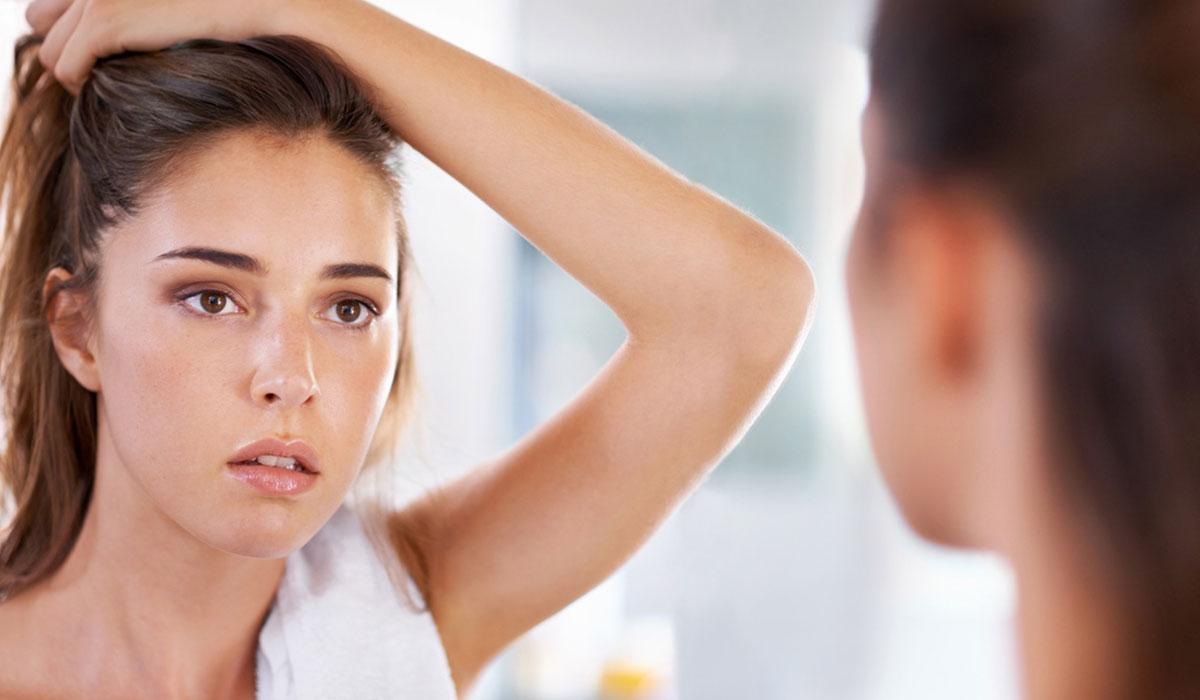 علاج الشعر الخفيف بطرق طبية وخطوات منزلية لشعر أكثر كثافة